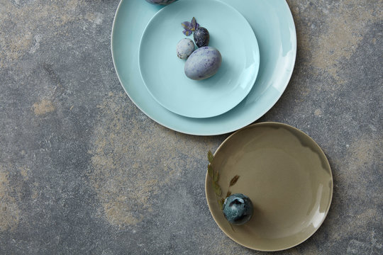two plates with Easter eggs