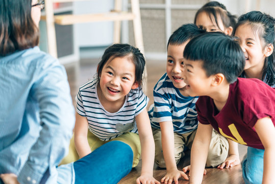 Teacher and preshool kids in classroom