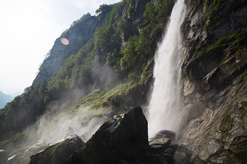 Fototapeta na wymiar Waterfall Foroglio tessin valle bavona