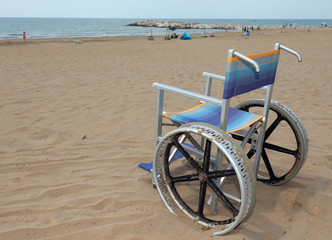 wheelchair made with alloy of aluminium to move on the sand of b