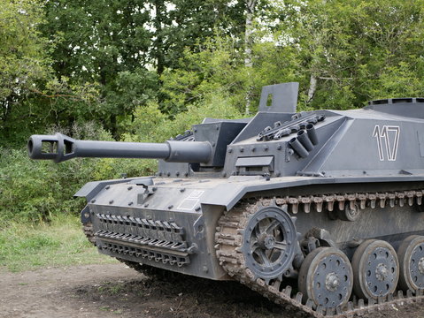 Gepanzerte Selbstfahrlafette f&uuml;r Sturmgesch&uuml;tz III. Restored German self-propelled assault gun StuG-3. camouflage. Reconstruction of military equipment. World war II tank. Armored vehicles. Crawler. 