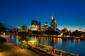 Obraz premium Frankfurt bei Nacht