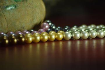 Real pearl necklace Is a natural pearl that comes from shells, beautiful and expensive