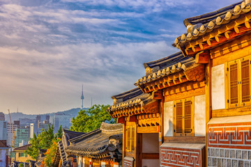 Fototapeta na wymiar Sunrise of Bukchon Hanok Village in Seoul, South Korea.