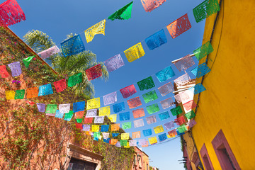 Fototapeta na wymiar Mexico, Colorful buildings and streets of San Miguel de Allende in historic city center