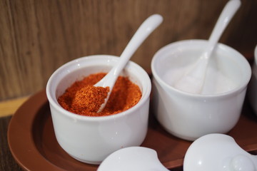 Cayenne and sugar Was prepared for customers who come to use the restaurant to add flavor to each person's taste