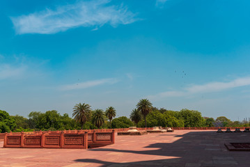 Clean courtyard area with no people at Humayun's Tomb.