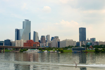 Obraz premium View to Yeoeuido buildings from the Hang river