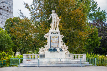 Obraz premium The Statue of composer Wolfgang Amadeus Mozart in Vienna, Austria