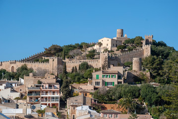 Fototapeta na wymiar Blick zur Burg von Arta auf spanischer Insel Mallorca
