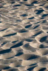 Hintergrund mit Muster - Kleine Sandd&uuml;nen auf Strand 