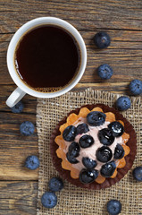 Obraz na płótnie Canvas Blueberry cake with berries and coffee