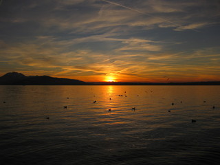 Obraz premium sunset over lake