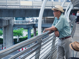 elderly man looking around in city