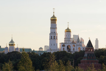 Fototapeta na wymiar View to Moscow Kremlin from Zaryadie park 