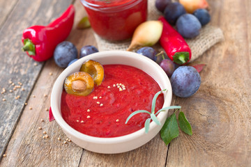 Zwetschgen-Paprika-Soße	