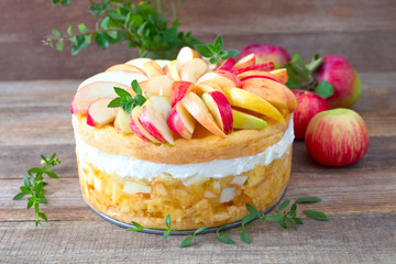 Ganze Apfeltorte