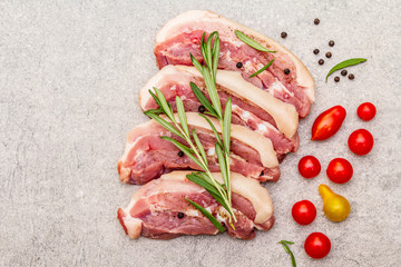 Raw pork belly with rind, peritoneum meat