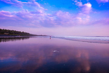 Obraz premium Sunset at Kelating beach Bali
