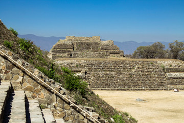 Pyramide zapotèque à Monte Albán, Oaxaca, Mexique - obrazy, fototapety, plakaty