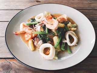 Noodles in Thick Gravy with Seafood - Halal Food in Thailand