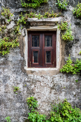 Fototapeta na wymiar Old wooden windows and old walls
