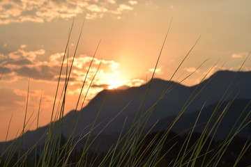 Fototapeta premium sunset montañas