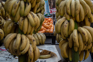 Oranges with blurry bananas