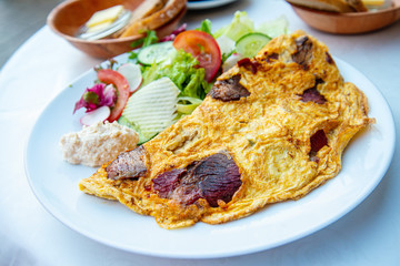 omelet with ham tomato and green salad