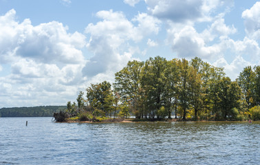 Calm waters on a sunny day at the Jordan Lake in North Carolina, USA