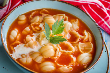 Fresh tomato soup with conchigliette.