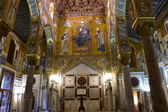 La Cappella Palatina. Basilica a tre navate che si trova all'interno del complesso architettonico di Palazzo dei Normanni a Palermo, Sicilia