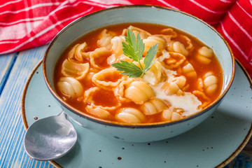 Fresh tomato soup with conchigliette.