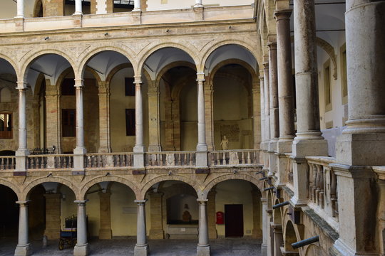 Logge di cortile Maqueda, Palazzo dei Normanni, Palermo, Sicilia