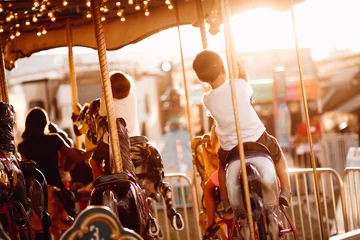 Fotobehang Amusementspark carrousel in park