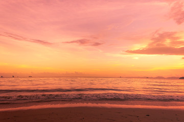 Fototapeta na wymiar beautiful sea at sunset