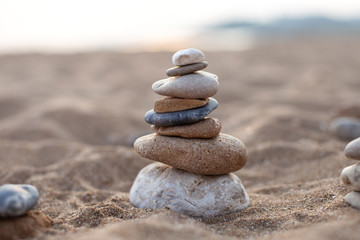Fototapeta na wymiar stone sculpture on the beach, beautiful pebble tower