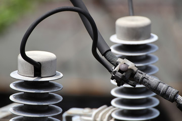 Parallel Groove Clamp connecting between Power Line and Surge Arrester