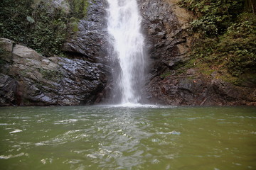 Au plus près de la cascade