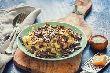 Tagliatelle with grilled mushrooms and cheese