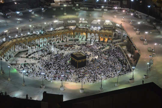 many worshipers are inside a m osque