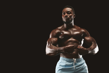 Fototapeta na wymiar Attractive african bodybuilder showing his athletic body
