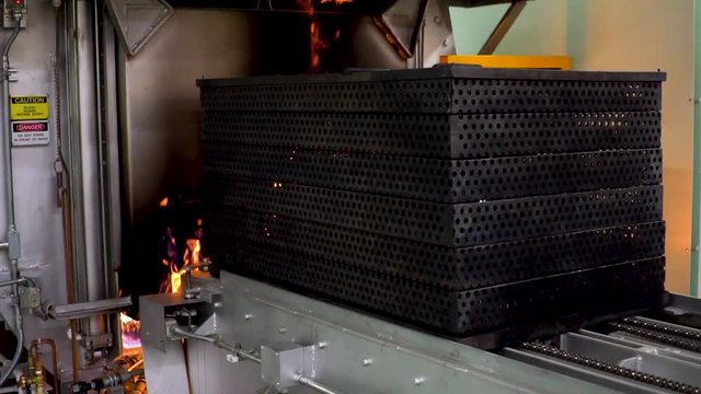 Tratamiento térmico de metales en hornos industriales