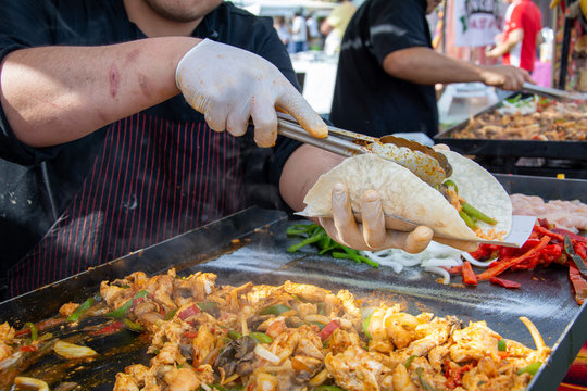 cocinando tacos