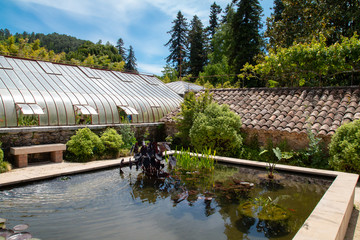 Jardin avec Serre et bassin (à la bambouseraie d'Anduze)