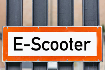 Hinweis Schild E Scooter