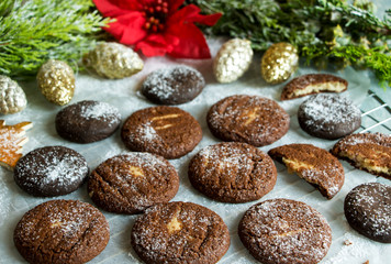 erte weihnahtsbäckerei, schokoladenkekse mit nussfüllung