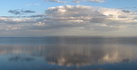 Obraz premium view of the horizon from the shore