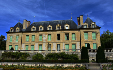 Fototapeta na wymiar Auvers Sur Oise`s castle in summer