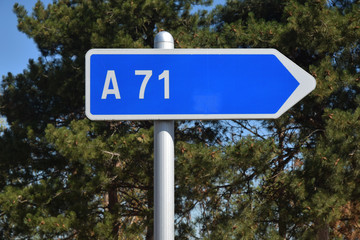 Panneaux routiers vers autoroute A71